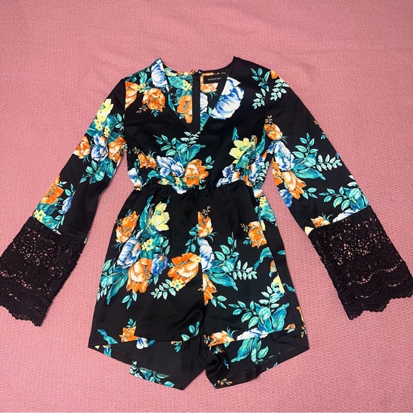 Minkpink Simply Bloom Lace Sleeve Romper Black size S - Picture 4 of 7